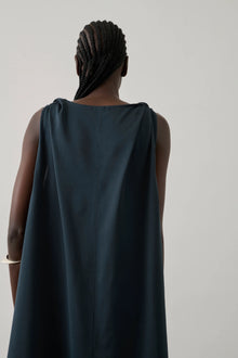 Debby Dress, Pétrole