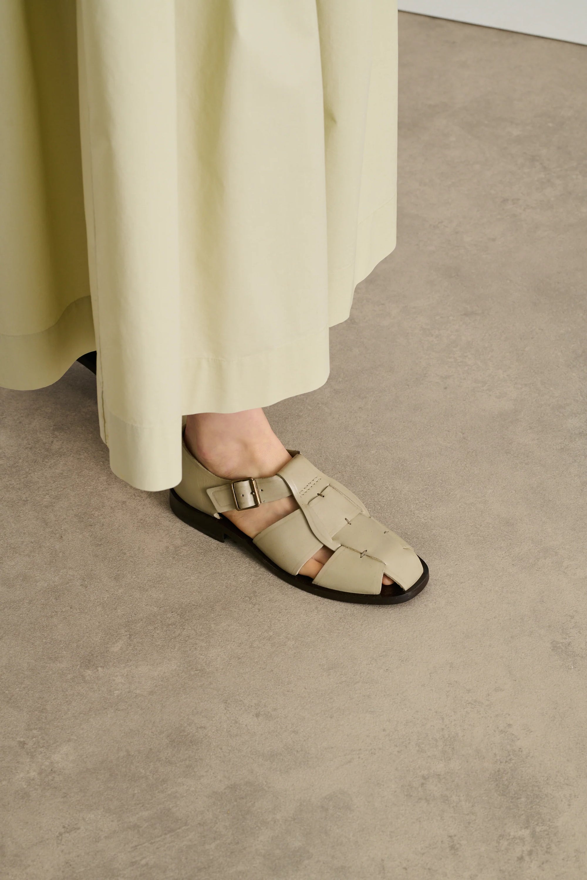 Velika sandal, Gres
