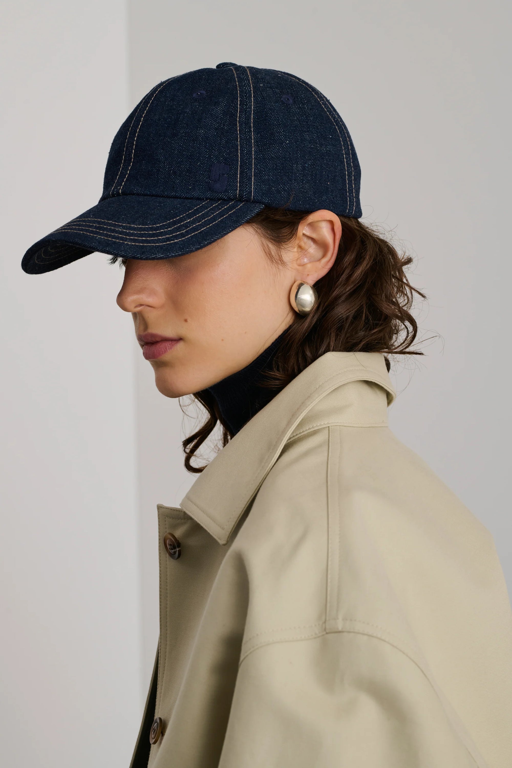 Serena Cap, Raw