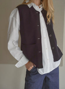 Elva Vest, Navy