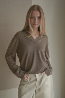 Womens Oversized Collar V-Neck, Truffle