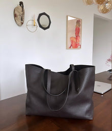 Karin Bag, Testa Moro