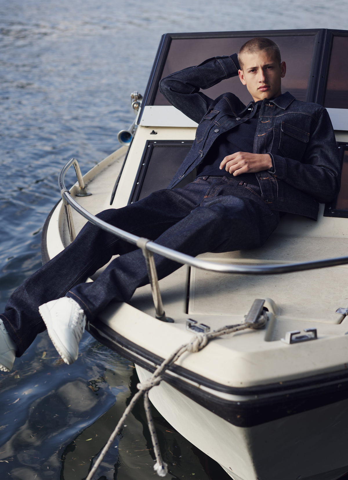 A.P.C. Fairfax Jeans Indigo på model