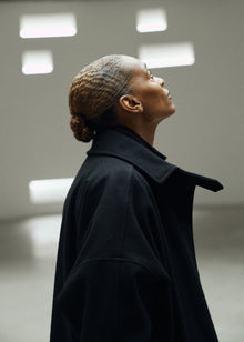 Jo Coat Loden i Black – look fra Aiayu AW26