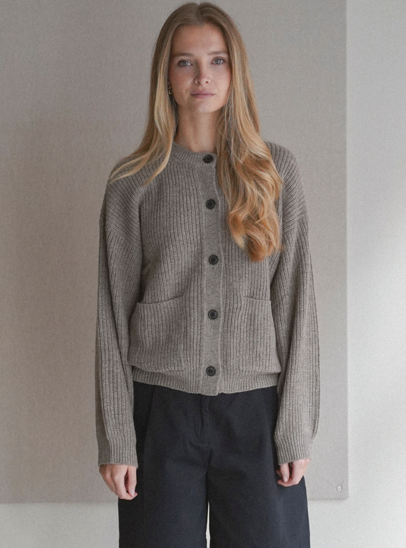 Bine Cardigan fra Aiayu — Pure Soil · Kontinue.dk