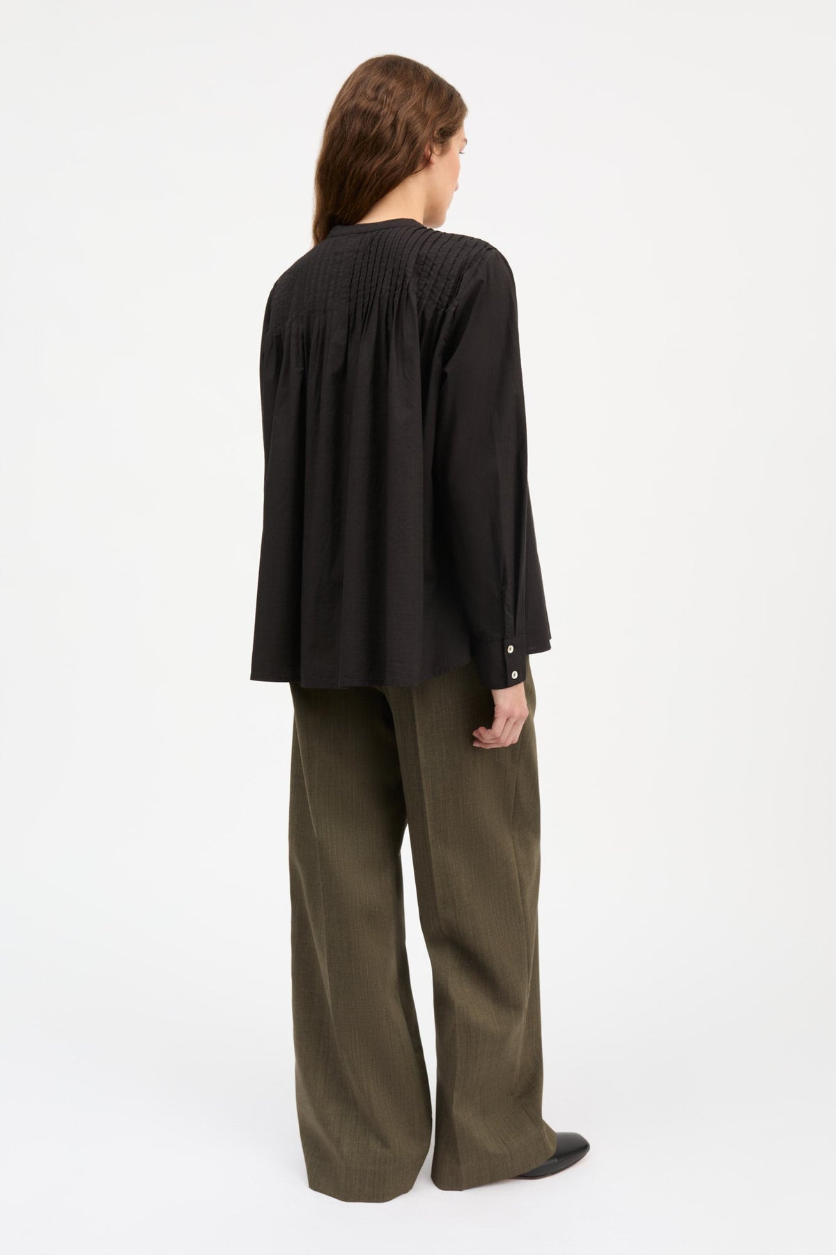 Skall Studio Dot Shirt sort detalje
