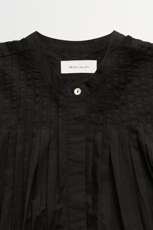 Skall Studio Dot Shirt sort detalje