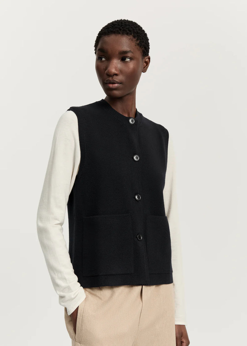 Elva vest – pure merino wool, Black