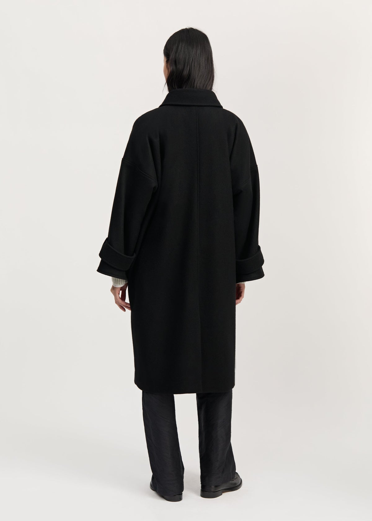 Jo Coat Loden i Black – på model