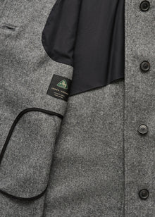 Jo Coat Loden i Pure Grey – lomme og ærmestrop