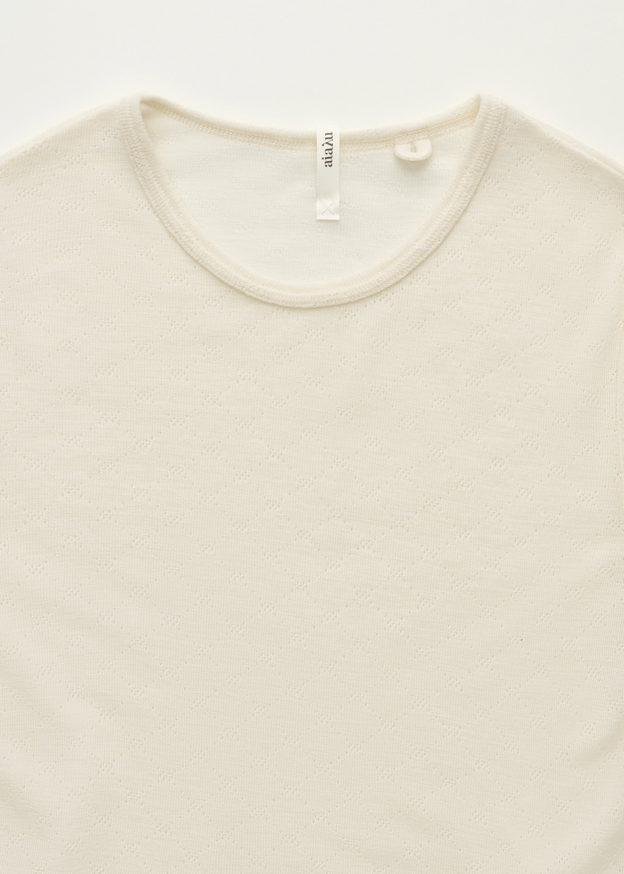 Lumae Tee Pure Ecru detalje