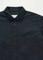 Lynette Shirt Dark Horn Black Navy detalje