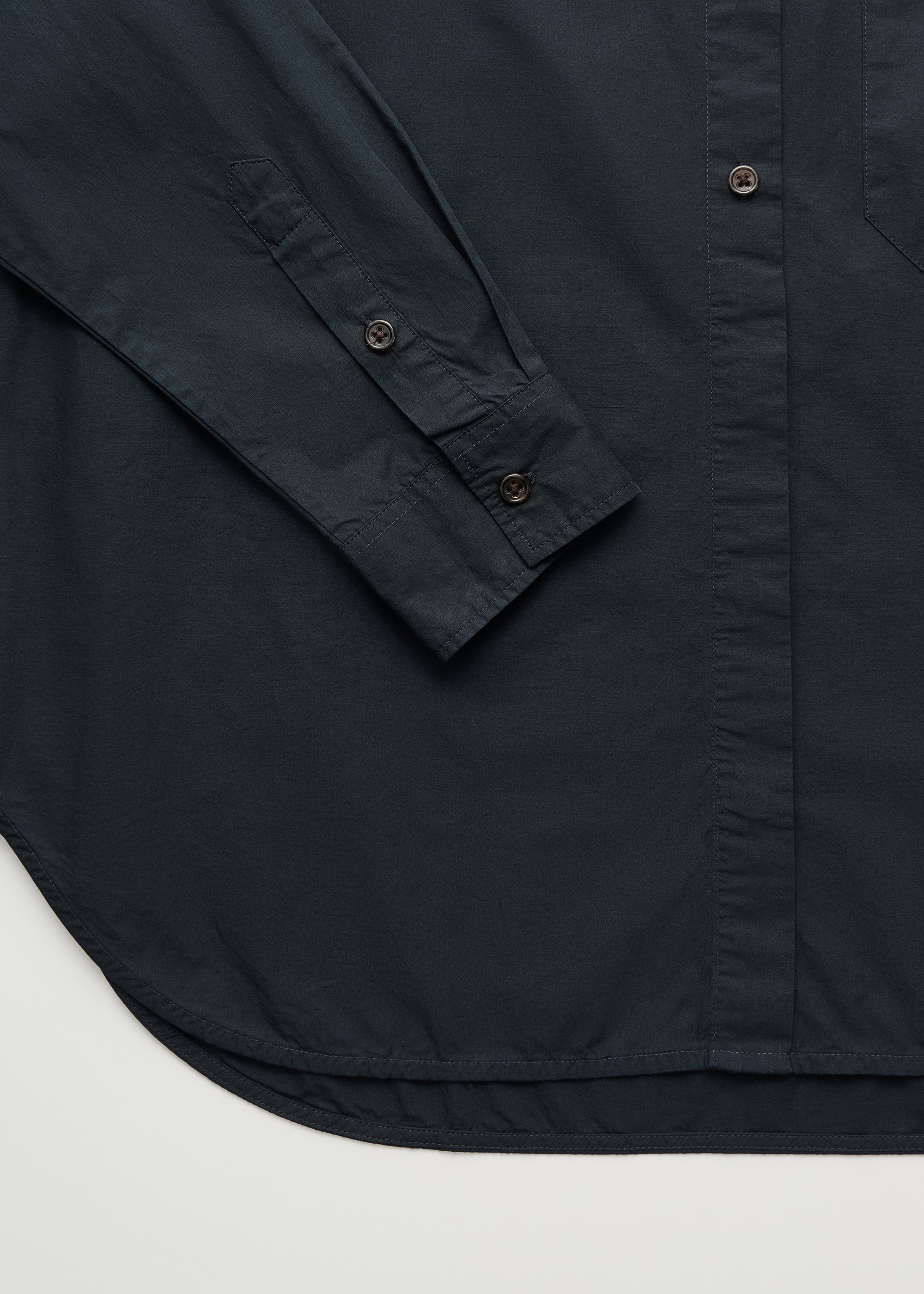 Lynette Shirt Dark Horn Black Navy detalje