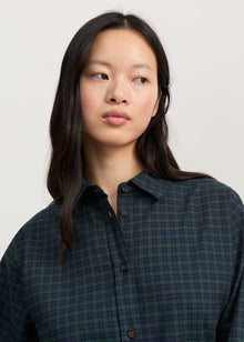 Penny Shirt Check i Evergreen – på model