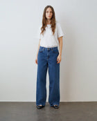 Willow Wide Leg Jeans fra Skall Studio — mid blue denim · Kontinue.dk
