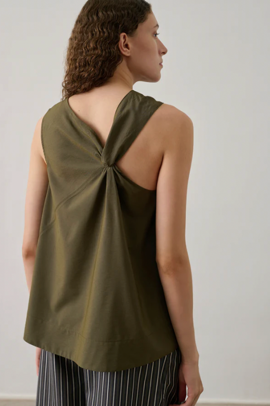 Enora Top, Kaki