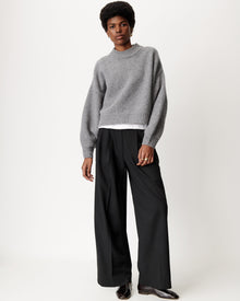 Spero sweater i Mid Grey – set forfra