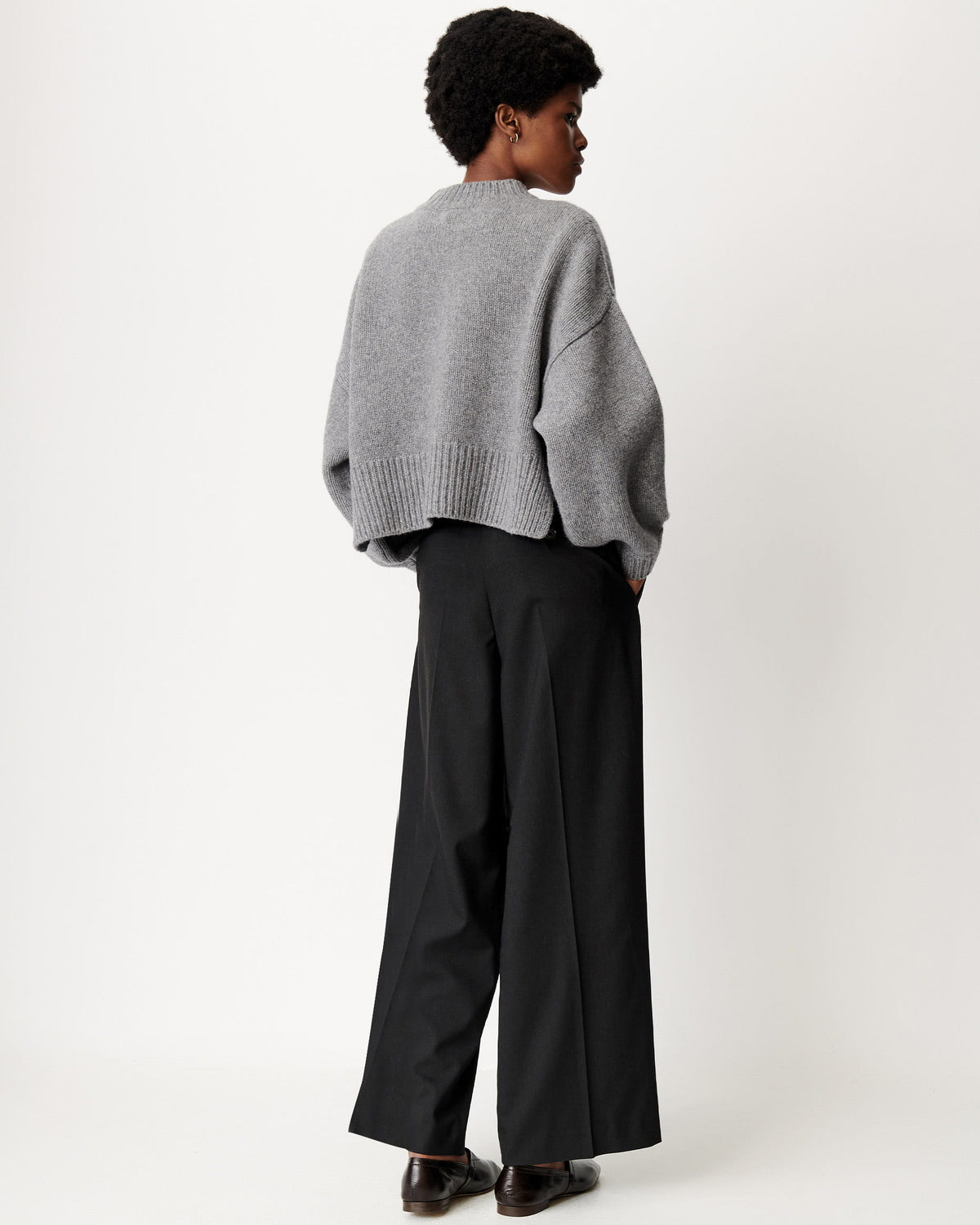 Spero sweater i Mid Grey – set fra siden