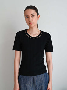 Waves SS Tee sort på model