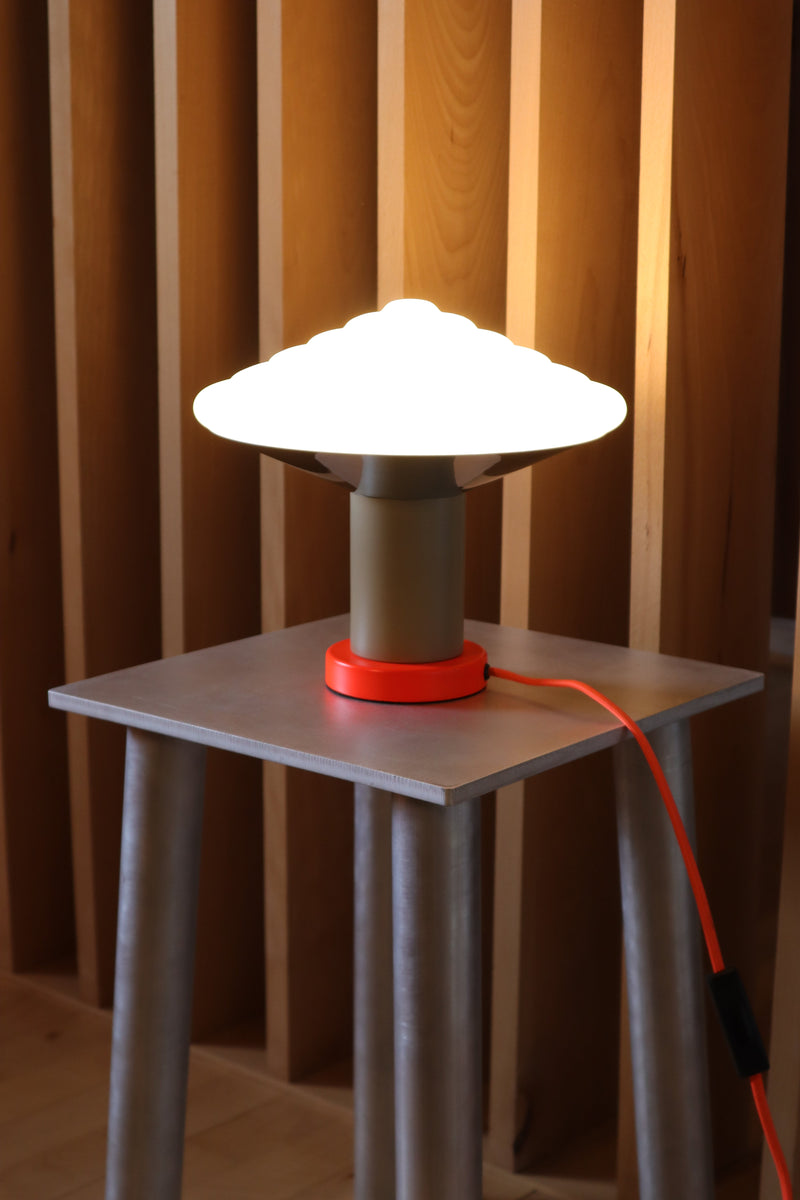 Whipped bordlampe orange i indretning